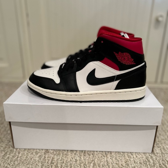 Jordan 1 mid gym red panda - Picture 1 of 4